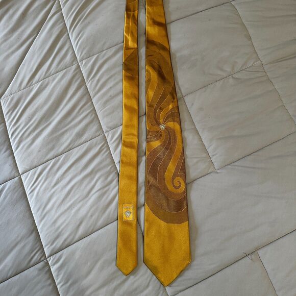 Versace XL Gold Silk Tie Abstract Swirl Medusa Logo Made In Italy  67"L x 3.75"W - Picture 1 of 16